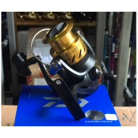 Máy câu cá Daiwa Strikeforce 2000-B