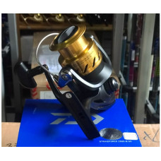 Máy câu cá Daiwa Strikeforce 2000-B